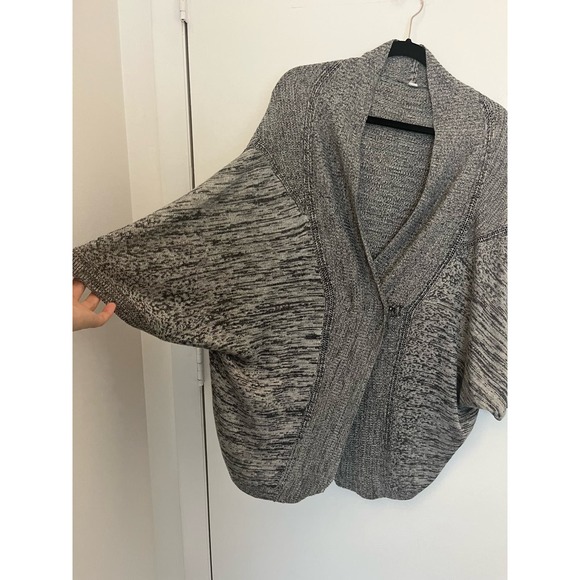 LULULEMON Breeze Easy Wrap Gray Cashmere Blend Bat Wing Cardigan Sweater XS/S - Picture 2 of 8